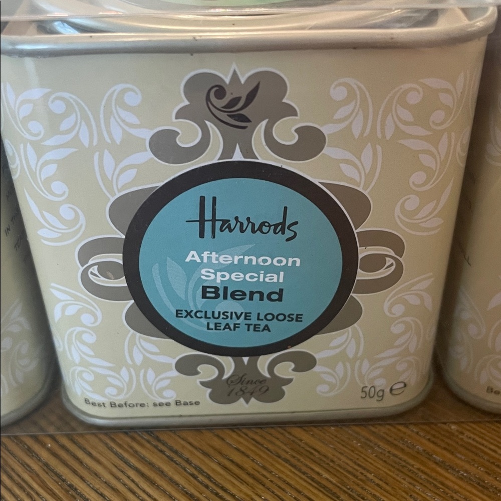 Harrods Exclusive Loose Leaf Tea Set - Featuring 3 black tea blends. - Picture 3 of 7
